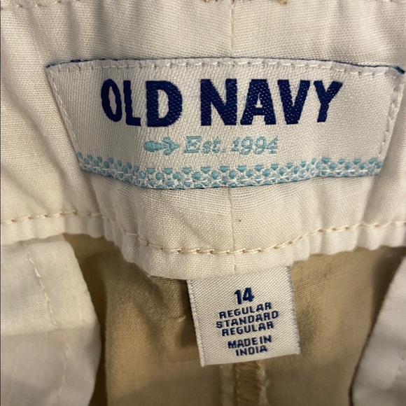 Old Navy Shorts Khaki High Rise Flat Front Side Pockets 7” Inseam Tan Size 14 - Picture 2 of 9